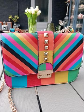 Dare to shine met deze prachtige, gloednieuwe eye-catcher! beschikbaar voor biedingen