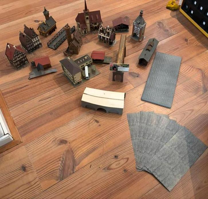 Modelspoor vakwerk huis, kerk en Viaduct met Verlichting, Hobby en Vrije tijd, Modeltreinen | N-Spoor, Gebruikt, Brug, Tunnel of Gebouw