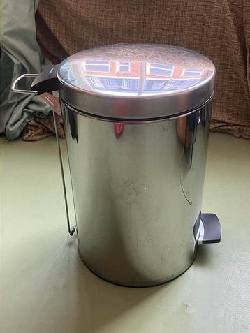 Pedaalemmer Brabantia 45cm hoog, 28cmbdiameter beschikbaar voor biedingen