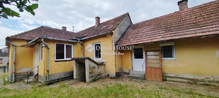 Vrijstaand huis met 4.000 m² grond in Csörnyeföld, Huizen en Kamers, Huizen te koop, 1500 m² of meer, Vrijstaande woning, Verkoop zonder makelaar