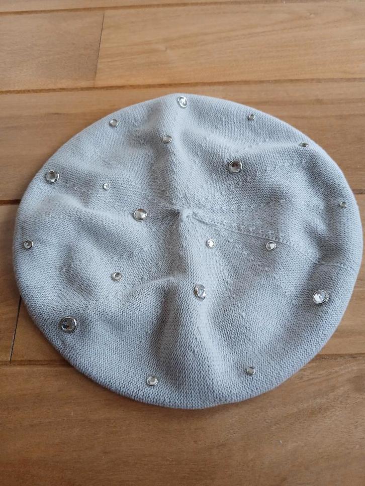 Lichtgrijze alpino baret met strass steentjes NIEUW, Kleding | Dames, Hoeden en Petten, Nieuw, One size fits all, Ophalen of Verzenden