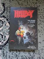 Hellboy: The Bones of Giants graphic novel, Amerika, Ophalen of Verzenden, Christopher Golden, Mike Mignola, Gelezen