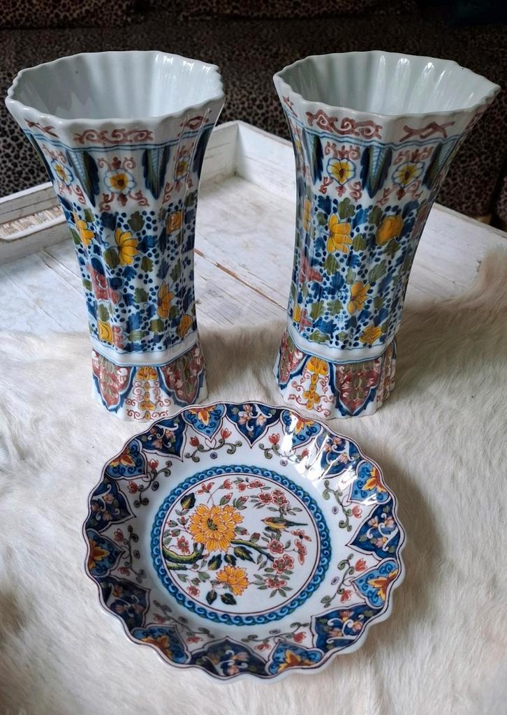 Makkum aardewerk schaaltje en twee vazen, Antiek en Kunst, Antiek | Keramiek en Aardewerk, Ophalen
