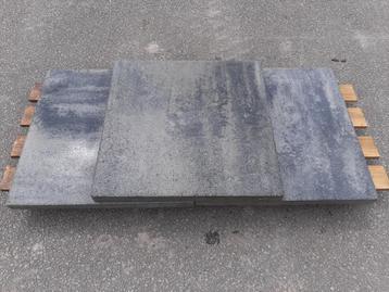 3 nieuwe antraciet/ gevlamde betontegel 60 x 60 cm