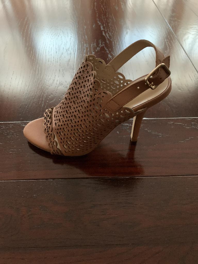 LOLA CRUZ geperforeerde lederen schoenen, Bruin, Nieuw, Ophalen of Verzenden, Schoenen met hoge hakken