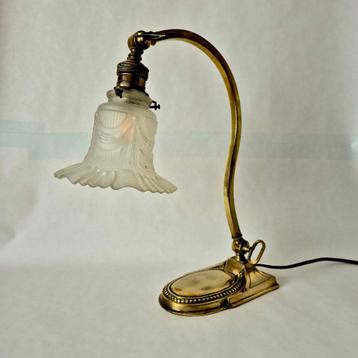 Art Deco tafellamp met satijnglazen kap beschikbaar voor biedingen