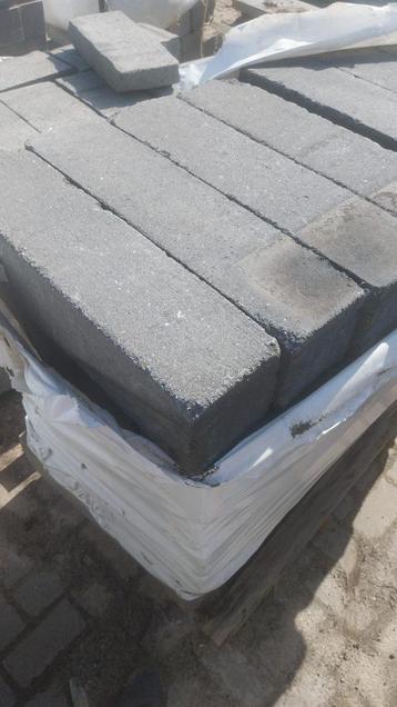 Linea stapelblok getrommeld 15x15x60 cm antraciet beschikbaar voor biedingen