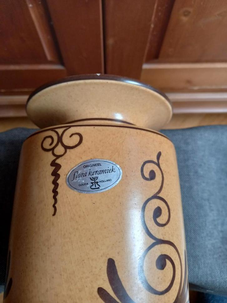 Vintage oude keramieken vaas van Flora, jaren '70., Antiek en Kunst, Antiek | Vazen, Ophalen of Verzenden