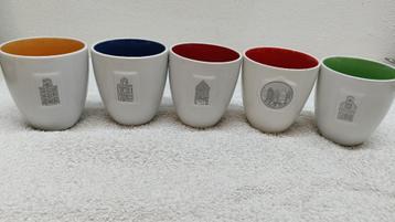 Set van 5 Postcode Loterij bekers – kleurrijk cafégevoel  beschikbaar voor biedingen