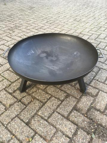 Grote vuurschaal, splinter nieuw beschikbaar voor biedingen