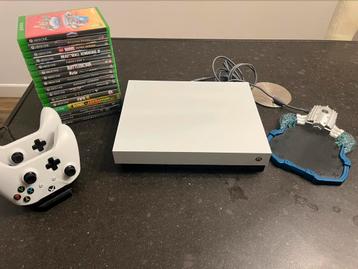 Zeer complete xbox one 500GB met 16 spellen en 40 skylanders beschikbaar voor biedingen