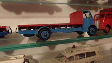 Dinky Toys Guy Flat Truck in Rood/Licht Blauw, nummer 512 beschikbaar voor biedingen