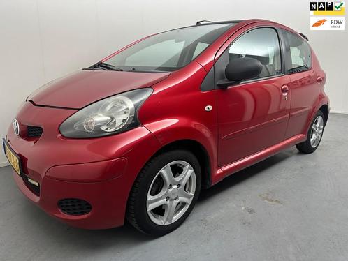 Toyota Aygo 1.0-12V Aspiration Red # Airco # Half Leder # Tr, Auto's, Toyota, Bedrijf, Te koop, Aygo, ABS, Airbags, Airconditioning