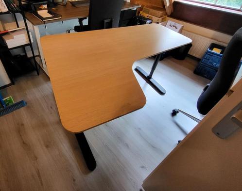 Ikea hoekbureau, Huis en Inrichting, Bureaus, Zo goed als nieuw, Bureau, In hoogte verstelbaar, Ophalen