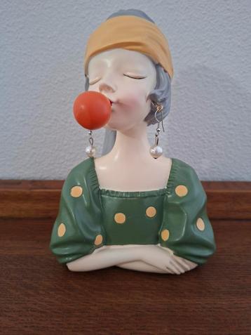 Meisje met parels. beschikbaar voor biedingen