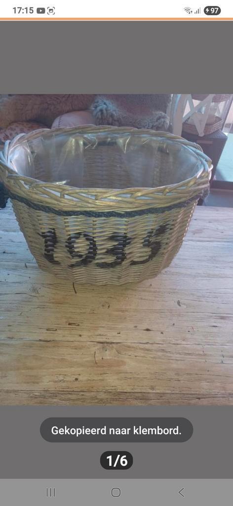 Rotan bloemen mand met jaartal, Huis en Inrichting, Woonaccessoires | Schalen en Manden, Zo goed als nieuw, Rechthoekig, Riet