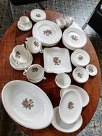 Wedgwood Moss Rose 6 persoons + extra, lichtbruine stempel, Ophalen, Zo goed als nieuw, Wedgwood
