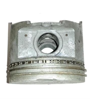 Jensen Interceptor zuiger en Meerdere oude auto onderdelen beschikbaar voor biedingen