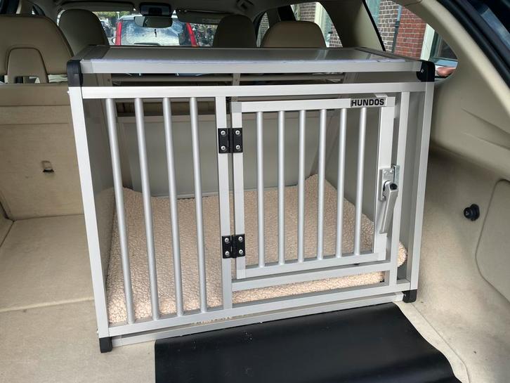 Autobench middelgrote hond, Dieren en Toebehoren, Hondenbenches, Zo goed als nieuw, Ophalen