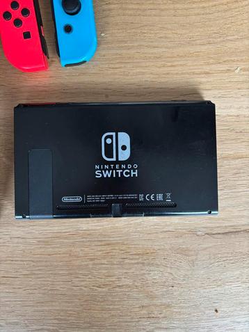 Nintendo Switch met 4 Joy-Cons en accessoires beschikbaar voor biedingen