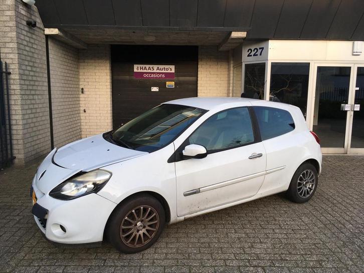 Renault Clio 1.5 dCi Authentique / EURO-5 / EXPORT / VOORSCH, Auto's, Renault, Bedrijf, Te koop, Clio, ABS, Airbags, Boordcomputer