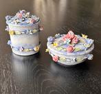 Nuova Capodimonte 2 sierlijke potjes met deksel, Antiek en Kunst, Antiek | Porselein, Ophalen of Verzenden