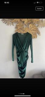 Groene glimmende jurk van velvet materiaal, Ophalen of Verzenden, Zo goed als nieuw, Maat 36 (S), Groen