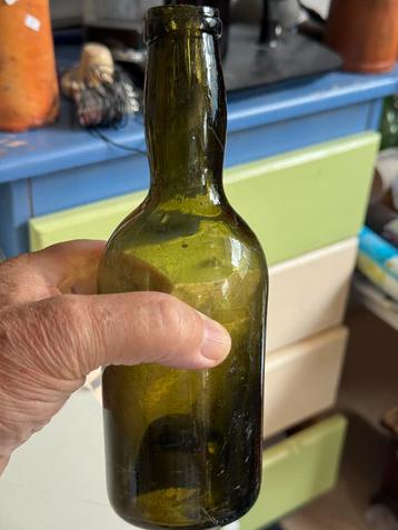 18e Oude groene handgeblazen fles, diepe ziel, veel foutjes beschikbaar voor biedingen