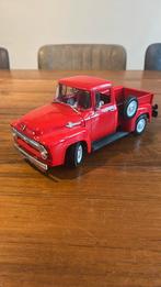 rode Ford F-100 pick-up uit 1956., Hobby en Vrije tijd, Modelauto's | 1:24, Ophalen, Zo goed als nieuw, Auto, Welly