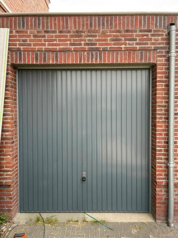 Garage kanteldeur Hormann beschikbaar voor biedingen