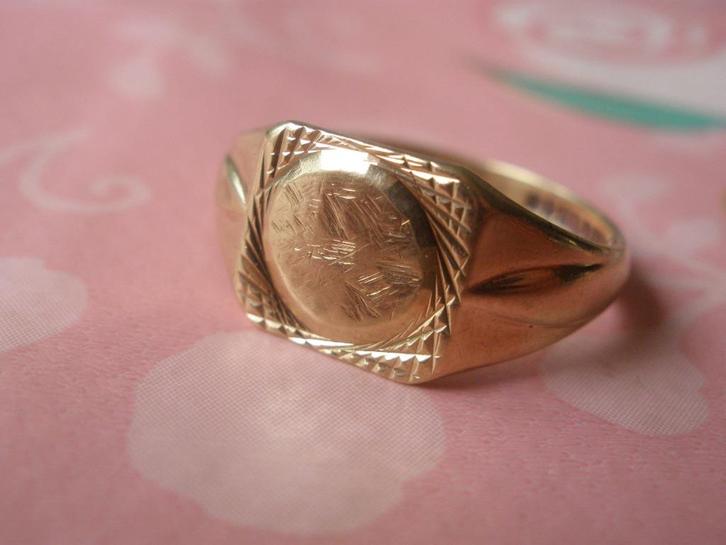Gouden Zegelring Birmingham 1970 uit Zeeuwse Boedel, Sieraden, Tassen en Uiterlijk, Ringen, Gebruikt, Dame of Heer, 17 tot 18