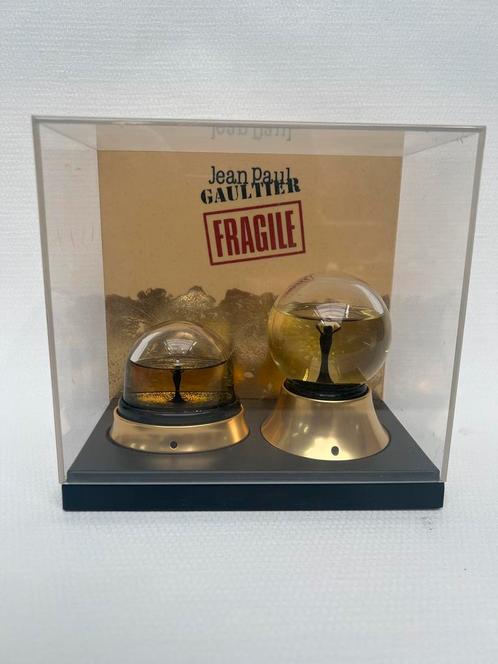 Jean Paul Gaultier “Fragile” factice display. ZELDZAAM, Verzamelen, Parfumverzamelingen, Zo goed als nieuw, Parfumfles, Gevuld