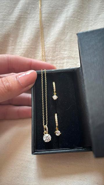 Setje oorbellen en ketting van Lucardi incl. garantiebon beschikbaar voor biedingen