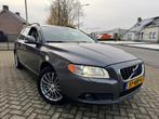 Volvo V70 2.0 Kinetic [bj 2009] Airco|Trkhaak|Leer, Voorwielaandrijving, Gebruikt, Handgeschakeld, Euro 4