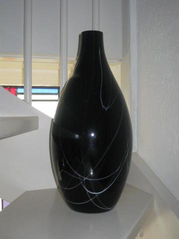MCM Glazen Hand Geblazen Zwarte Vaas Witte Bedraad Glas beschikbaar voor biedingen