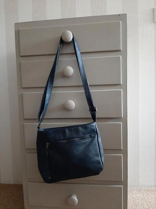 Mooi donkerblauw Beagles Schoudertas tasje navy., Sieraden, Tassen en Uiterlijk, Tassen | Damestassen, Gebruikt, Schoudertasje
