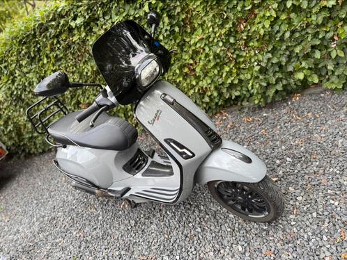 Vespa sprint in goede staat met akropovic uitlaat 80cc, Fietsen en Brommers, Scooters | Vespa, Gebruikt, Vespa S, Maximaal 45 km/u