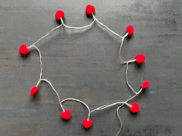 Hartjes romantiek slinger verlichting (10 led lampjes) NIEUW, Hobby en Vrije tijd, Feestartikelen, Nieuw, Versiering, Valentijn of Romantisch