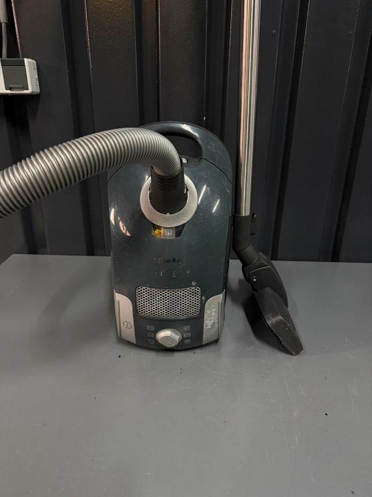 Miele stofzuiger c1 2000w, Witgoed en Apparatuur, Stofzuigers, Zo goed als nieuw, 2000 watt of meer, Ophalen of Verzenden