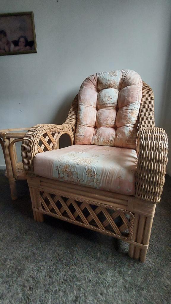 Romantische rotan stoel met bijpassend tafeltje, Huis en Inrichting, Fauteuils, Gebruikt, Riet of Rotan, Stof, 50 tot 75 cm, 75 tot 100 cm