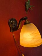 prachtige antieke bronzen art deco wandlamp met glazen kap, Antiek en Kunst, Ophalen of Verzenden