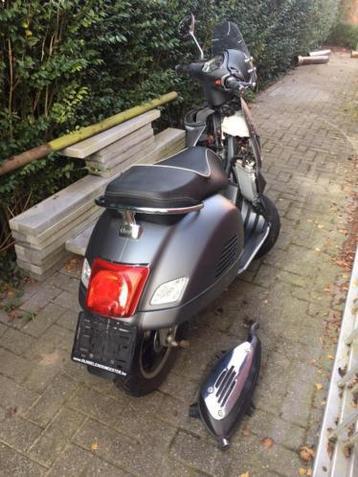 INKOOP VESPA GTS 300 250 SCHADE OF NETTE DIRECT GEREGELD! 