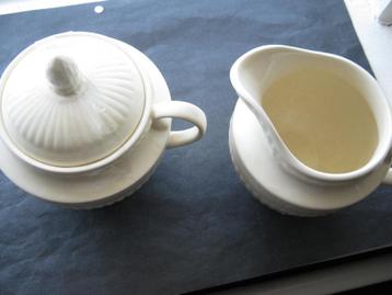 Suikerpot en melkkan van Wedgwood beschikbaar voor biedingen