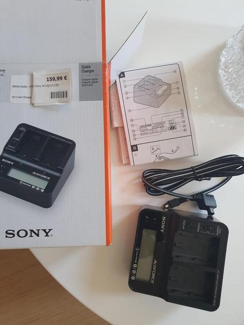 Dubbele oplader voor Sony PXW-Z90, AX53, AX700, etc, Audio, Tv en Foto, Videocamera's Digitaal, Zo goed als nieuw, Mini dv, Sony