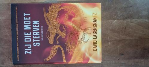 David Lagercrantz - Zij die moet sterven, Boeken, Thrillers, Zo goed als nieuw, Nederland, Ophalen of Verzenden