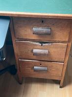 Antiek eiken bureau met groen schrijf-inleg linoleum., Ophalen, Gebruikt, Bureau