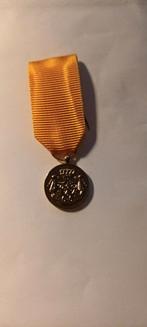 TROUWE DIENST LANDMACHT Medaille met Lint. BRONS, Verzenden, Gebruikt, Stad of Land, Speldje of Pin