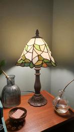 Tiffany Stijl Lamp - 40 cm hoog - E14 -  Glas in Lood, Ophalen of Verzenden, Tiffany, Art Deco, Minder dan 50 cm, Glas
