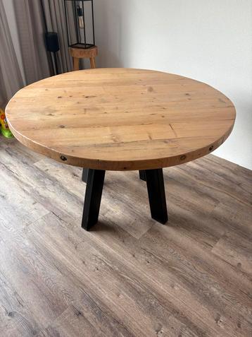 Ronde houten eettafel, 125cm, stalen poten, beschikbaar voor biedingen