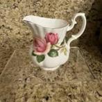 GEZOCHT!!!!!ANNIVERSARY ROSE VAN ROYAL ALBERT, Ophalen of Verzenden, Zo goed als nieuw, Porselein, Compleet servies